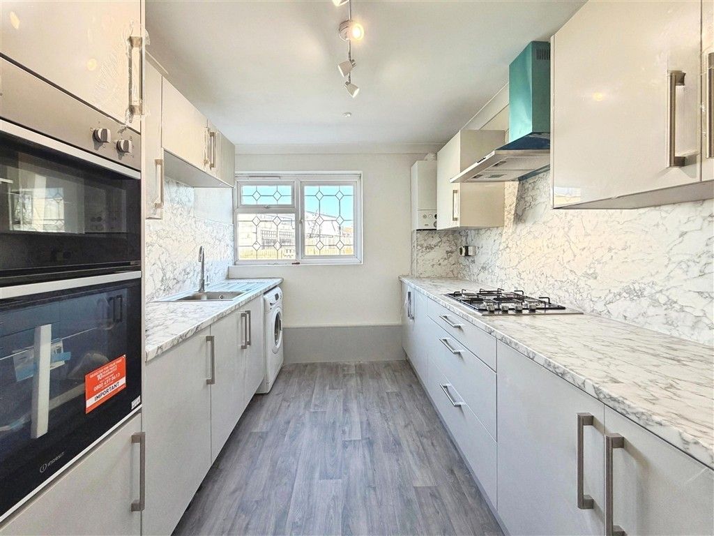 Property photo 1 of 7 Kitchen