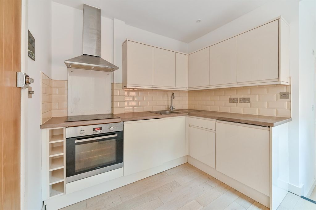 Property photo 2 of 7 Kitchen