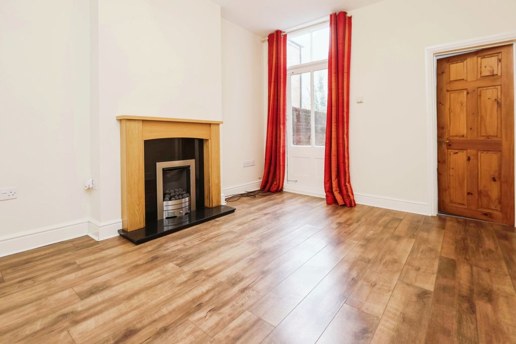 Property photo 3 of 17 Reception