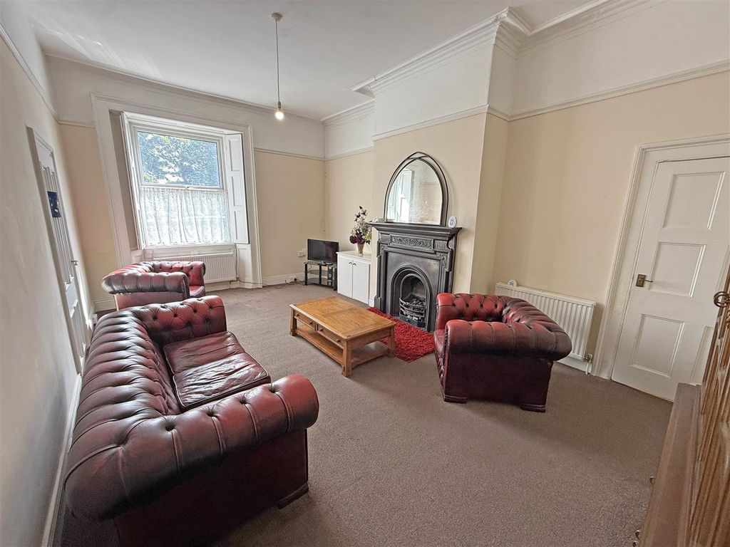 Property photo 2 of 10 Fenwick Terrace Lounge.Jpg