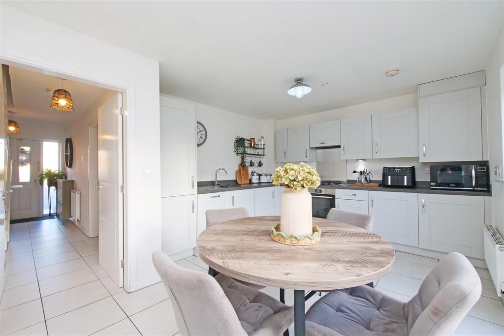 Property photo 2 of 17 Pnmb1350.Jpg