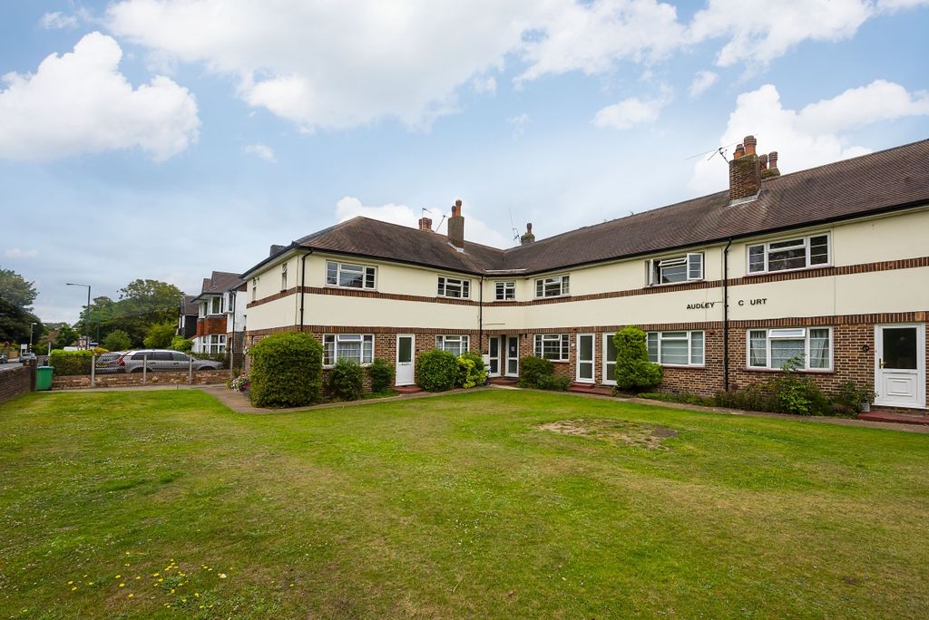 Property photo 1 of 7 6-Audley-Court-Ha...