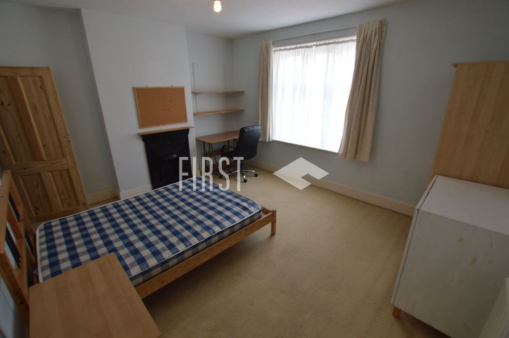 Property photo 3 of 9 Bedroom