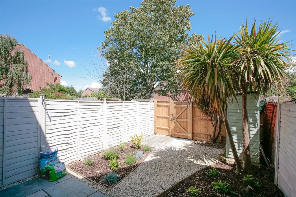 Property photo 2 of 10 Garden.Jpg
