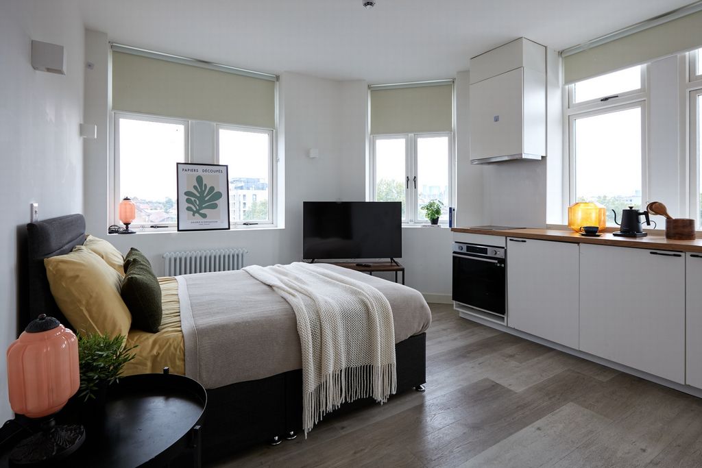 Property photo 1 of 10 Photo 4