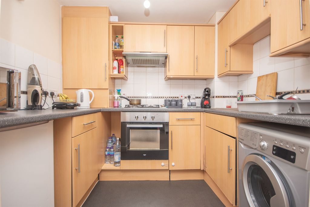 Property photo 3 of 6