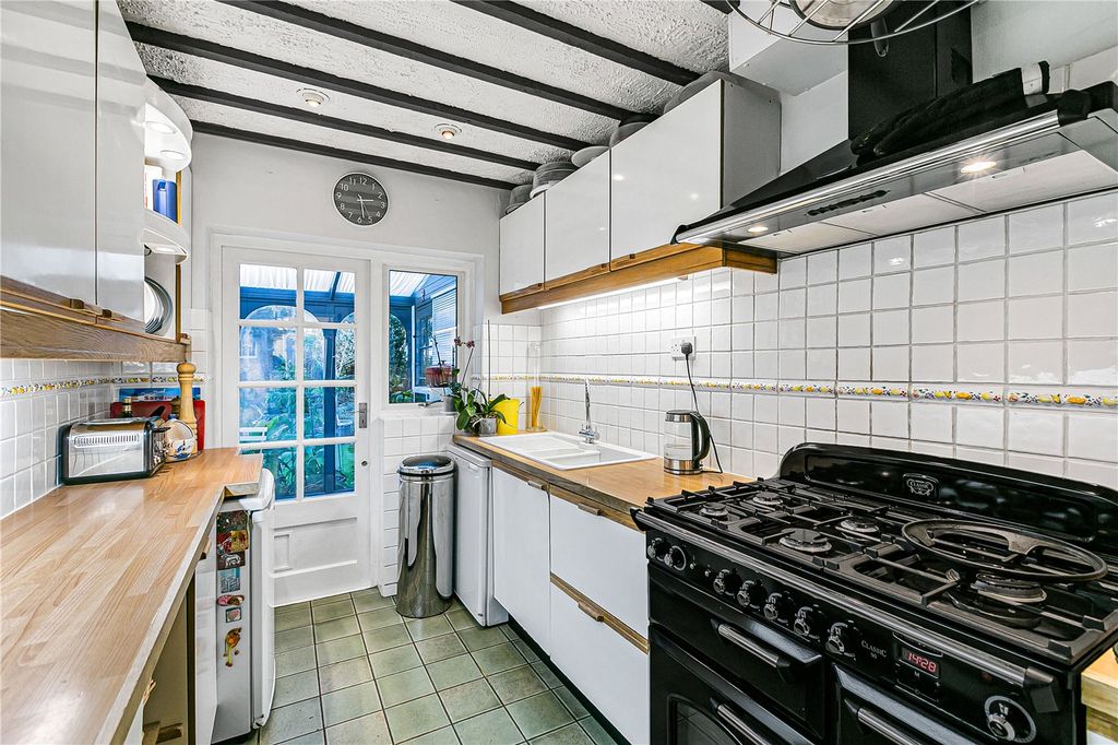 Property photo 3 of 26 Kitchen