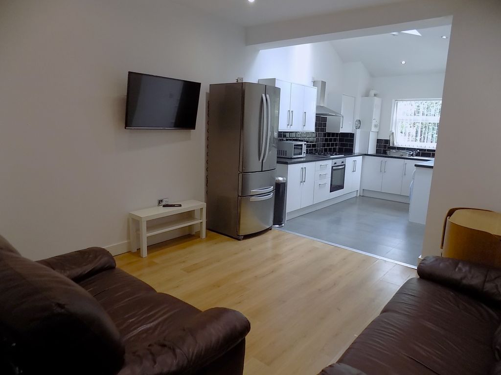 Property photo 1 of 12 Open-Plan Living!