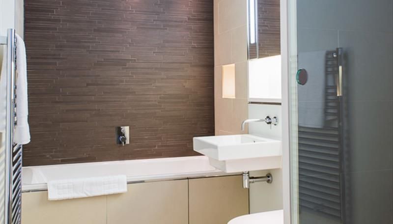 Property photo 3 of 7 Bathroom.Jpg