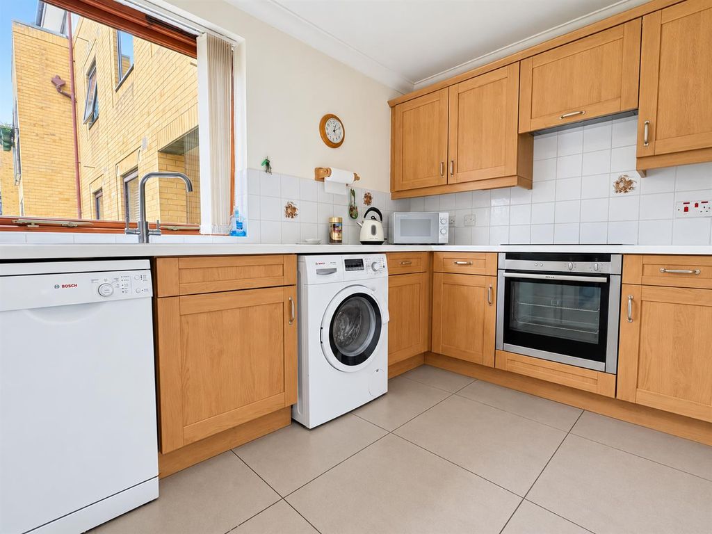 Property photo 3 of 18 2520.Png