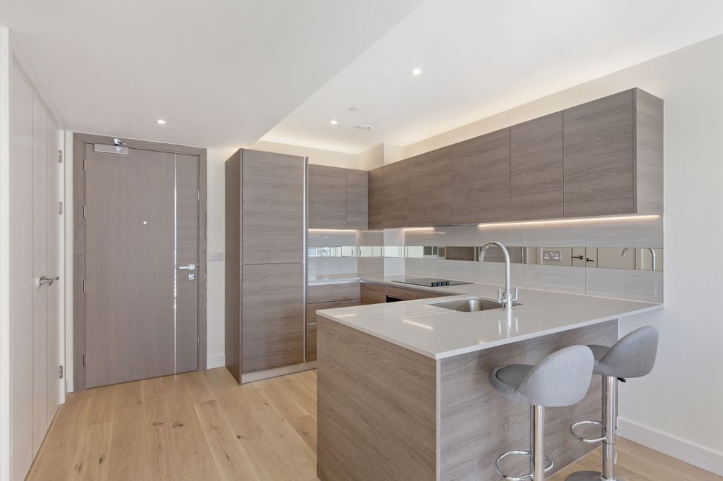 Property photo 3 of 9 Kitchen