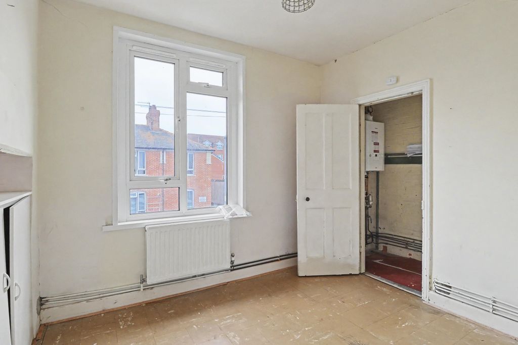 Property photo 2 of 16 44A Granville Road, Weymouth, DT4 0Bq