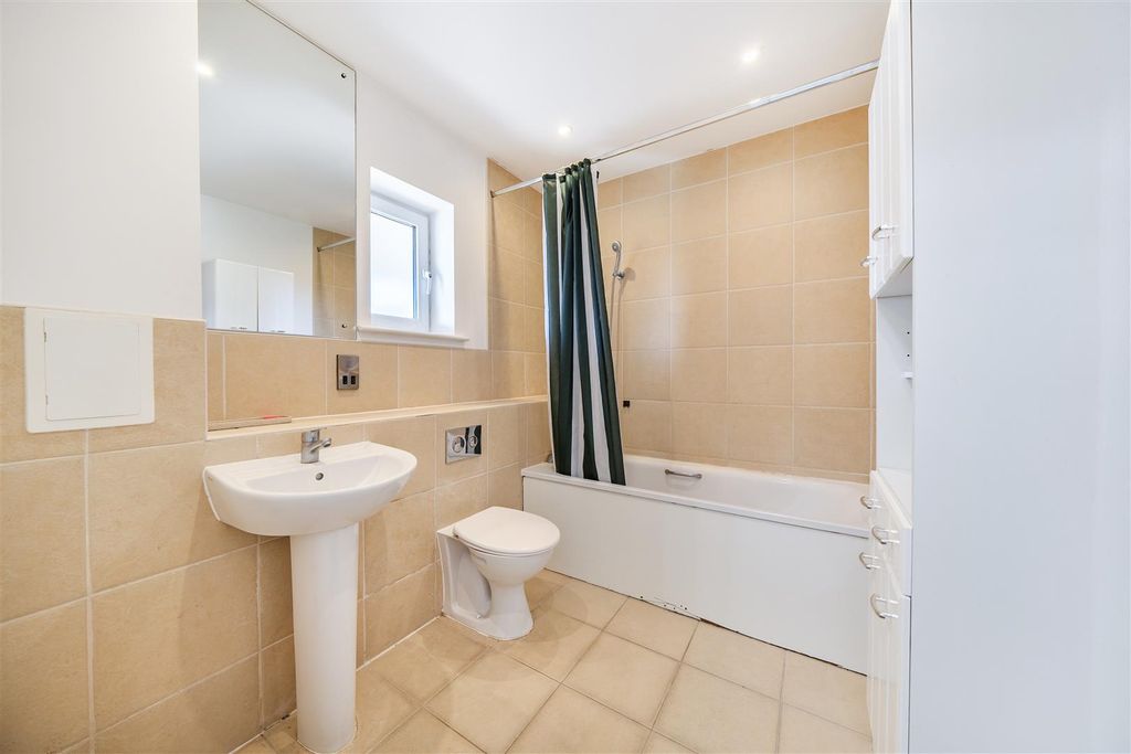 Property photo 3 of 20 Bathroom