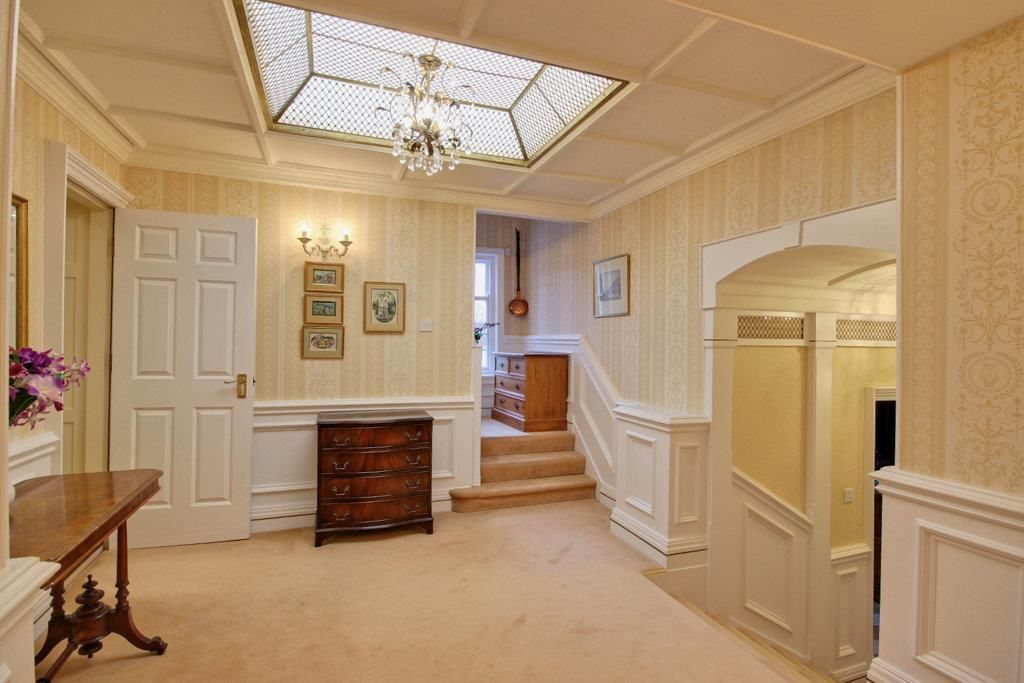 Property photo 3 of 32 Opulently Styled Accommodation