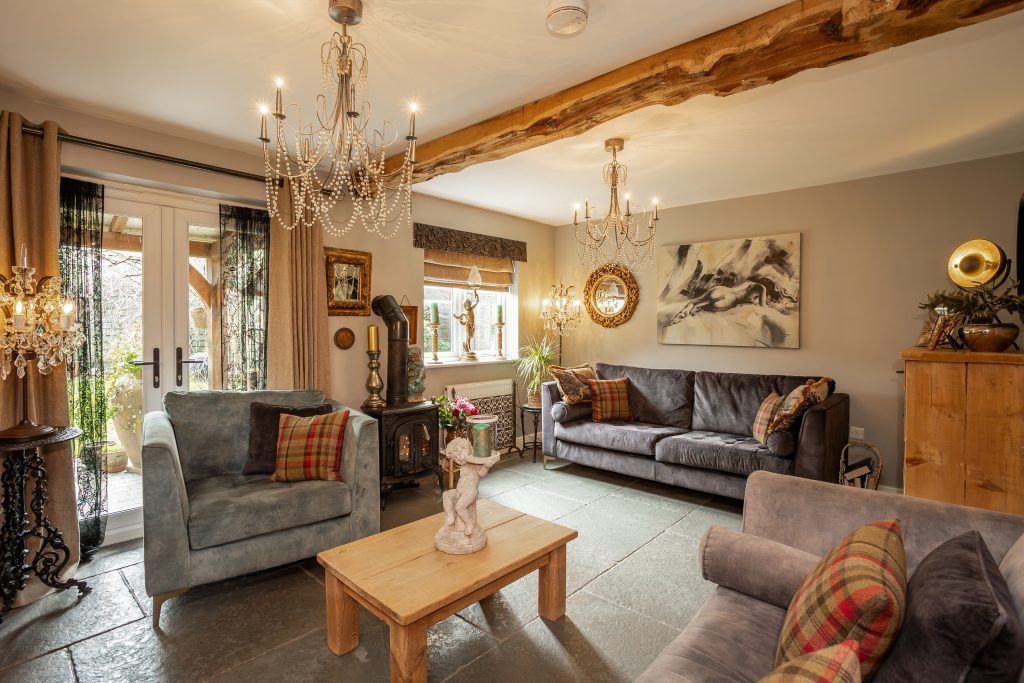 Property photo 2 of 31