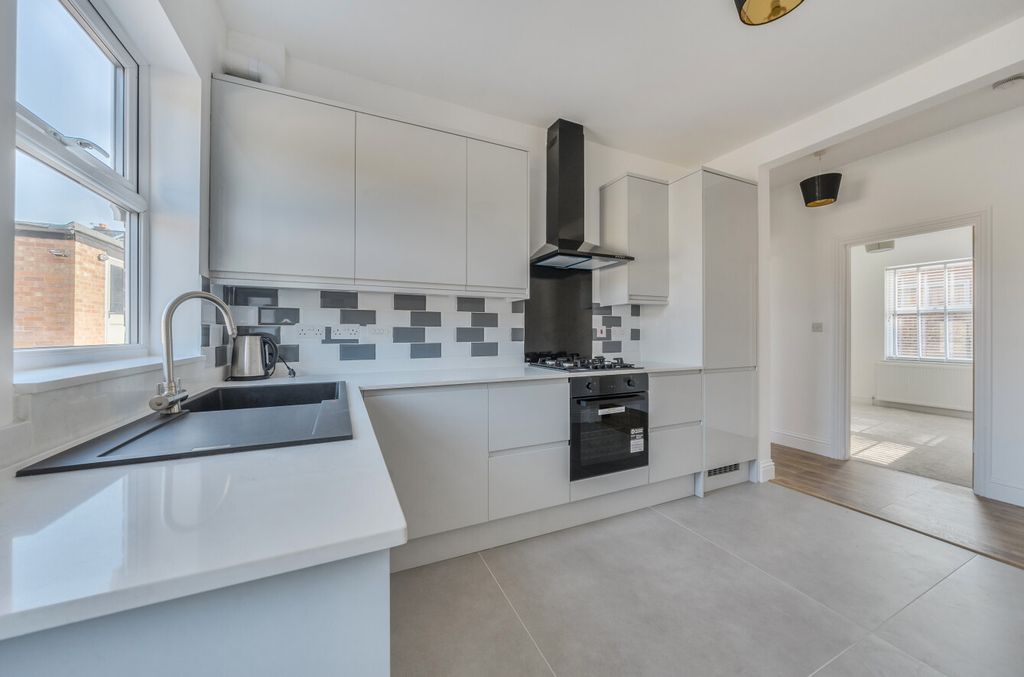 Property photo 2 of 17 1341562-8-689Ef40...