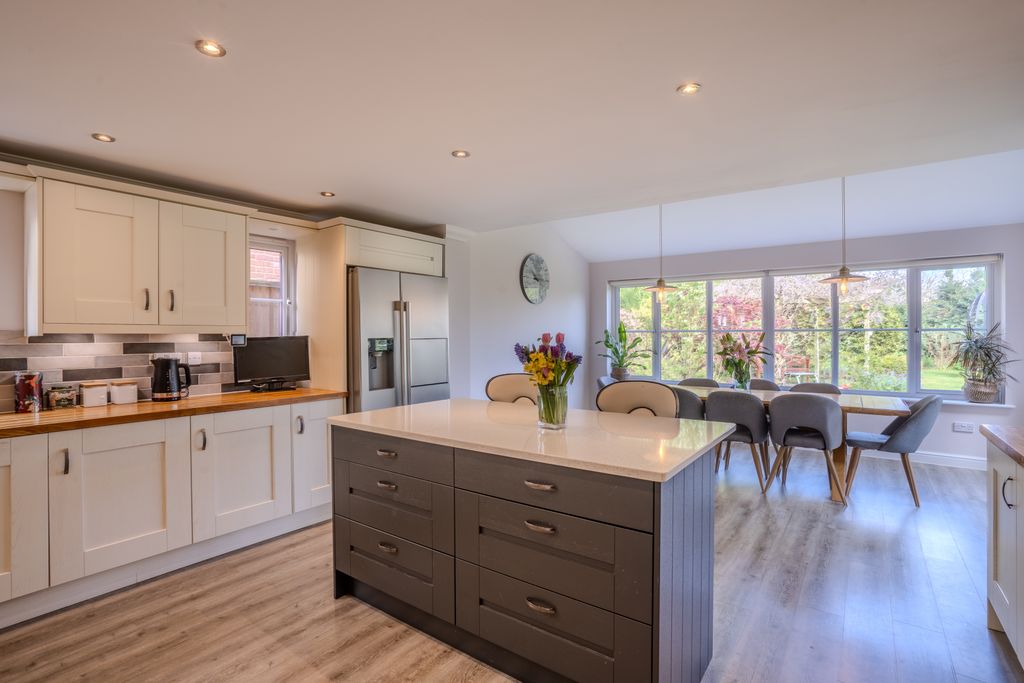 Property photo 2 of 30 Iq_00085-Hdr