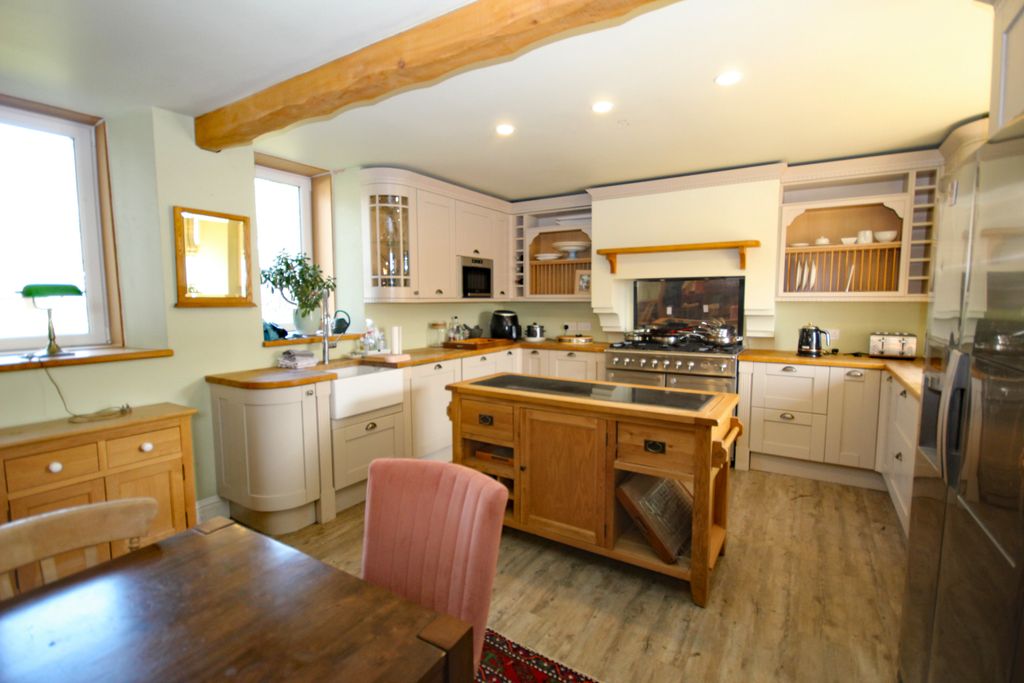 Property photo 3 of 34