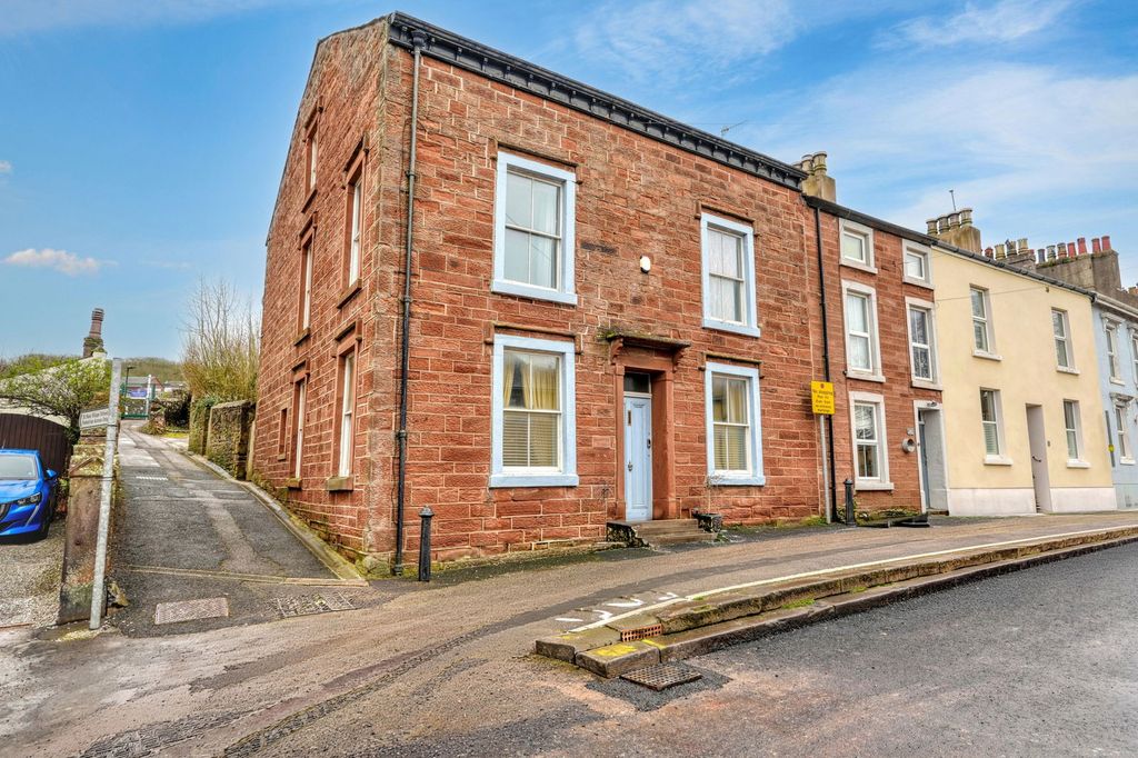 Property photo 1 of 32