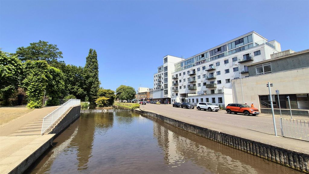 Property photo 2 of 16 Outside