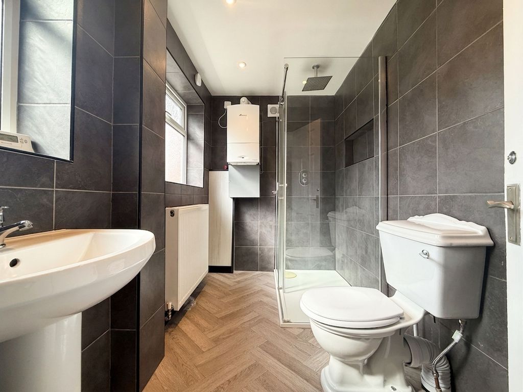 Property photo 3 of 7 Shower Room
