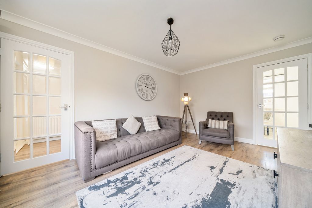 Property photo 3 of 23