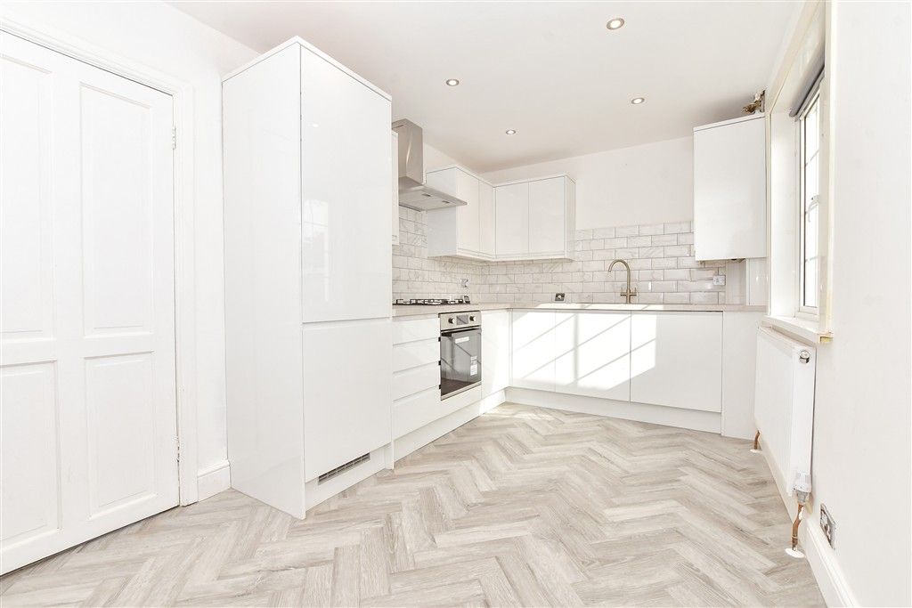 Property photo 1 of 11 Kitchen