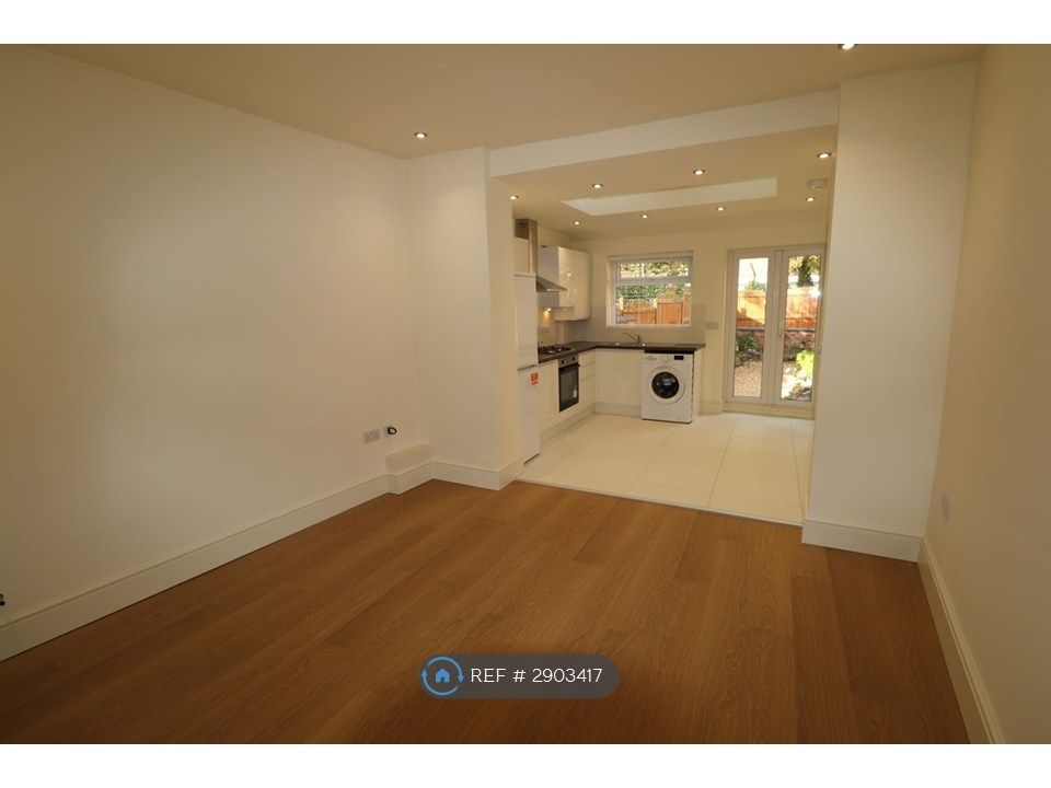 Property photo 3 of 13 Sitting Room