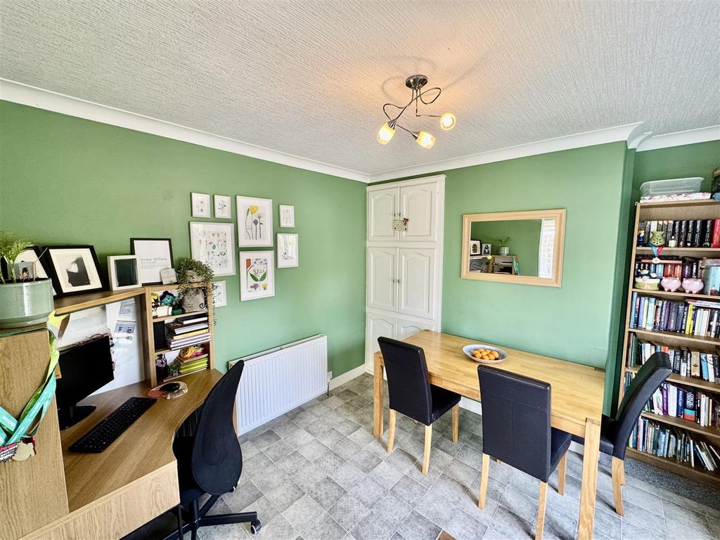 Property photo 3 of 21 Dining Area