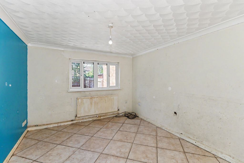 Property photo 2 of 13 11 Swale Path, Bedford, Bedfordshire, Mk41 7Xs