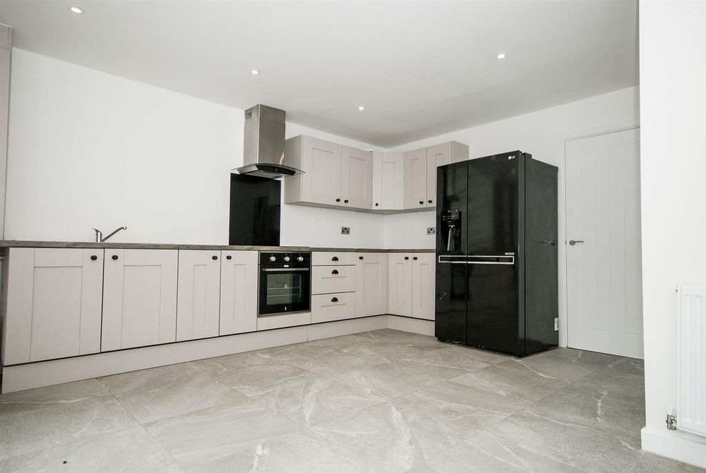 Property photo 3 of 15 Vale11.Jpg