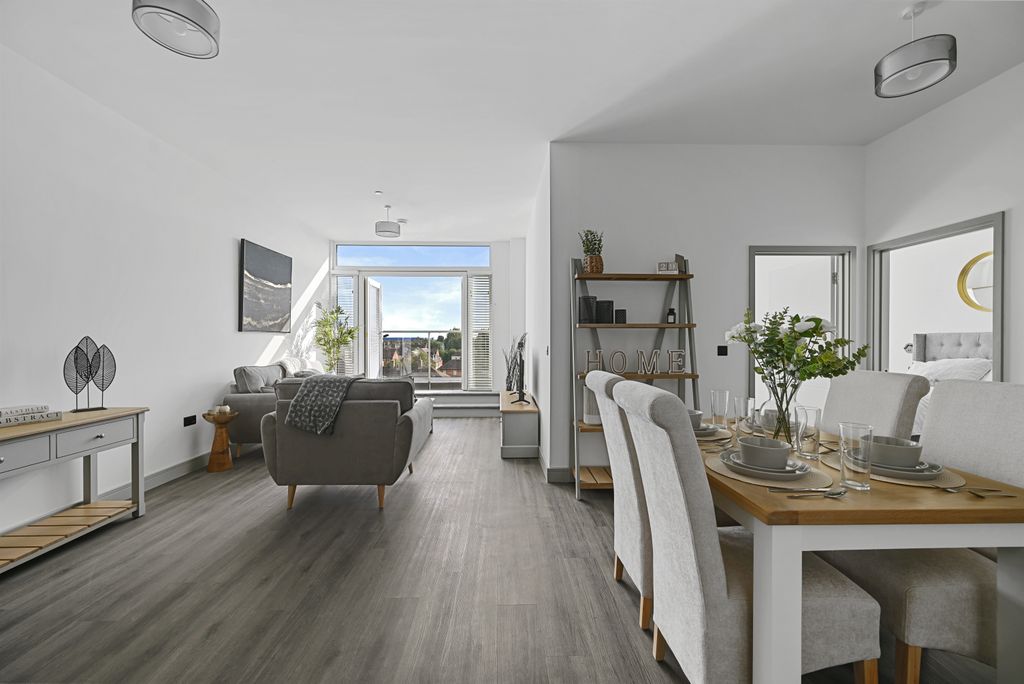 Property photo 2 of 10 Front