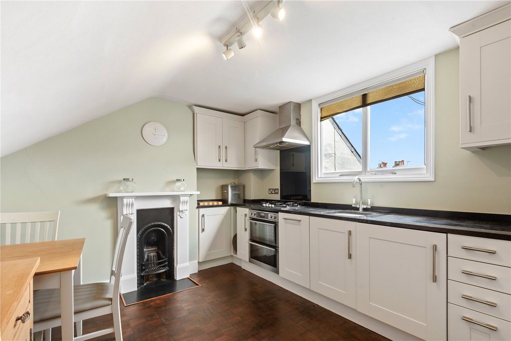 Property photo 2 of 7 Kitchen