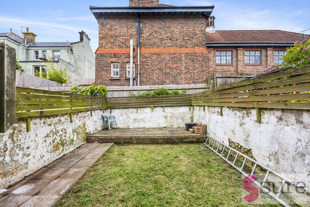 Property photo 2 of 15 Bonchurch Road 30A_007