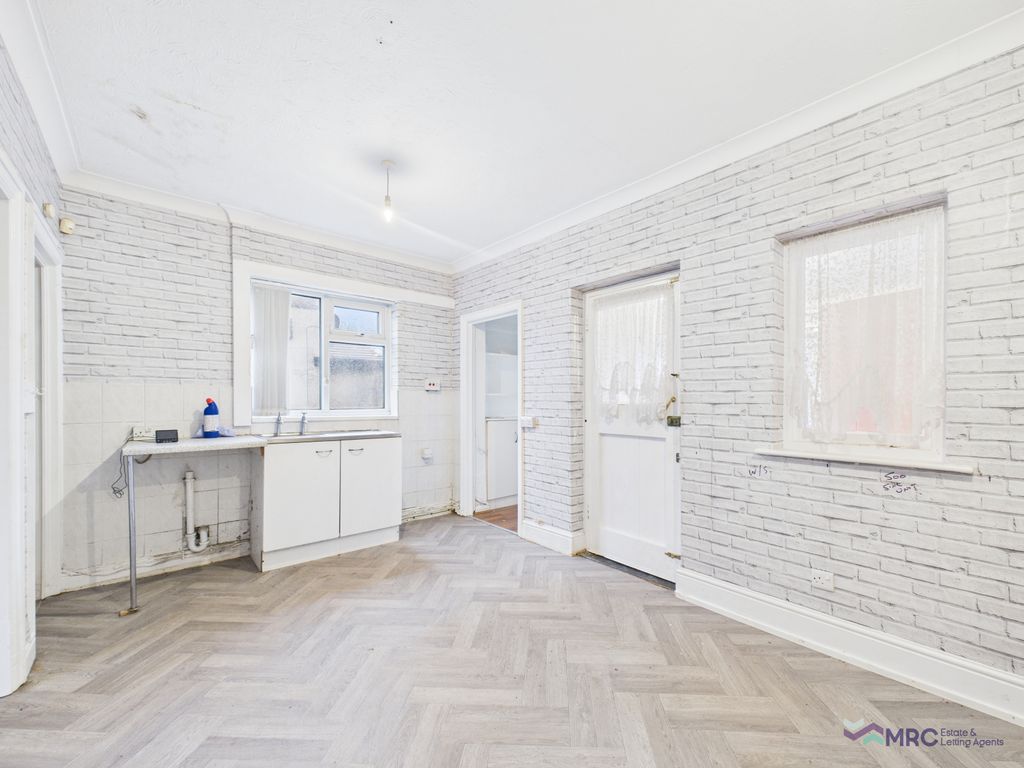 Property photo 3 of 12 Gallery
