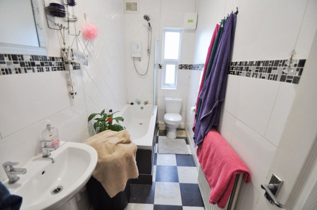 Property photo 3 of 33