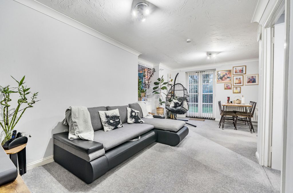 Property photo 3 of 12 1396741-10-695Fd3...