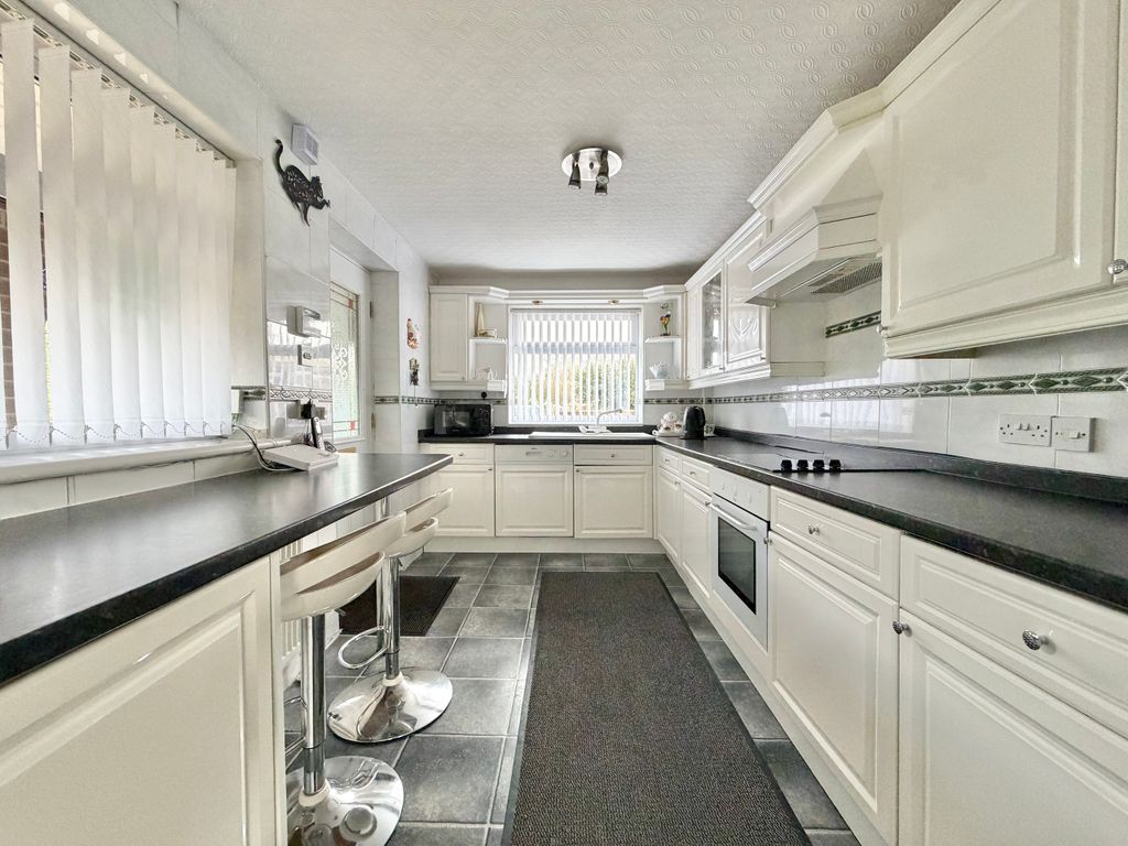 Property photo 3 of 20 Kitchen