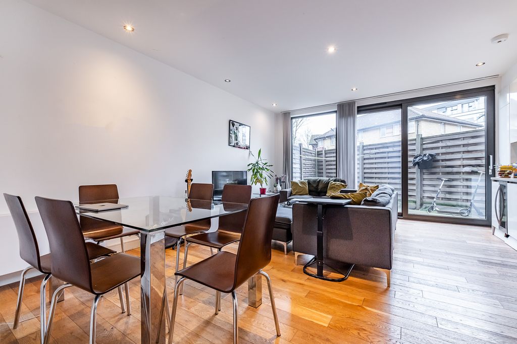 Property photo 3 of 17