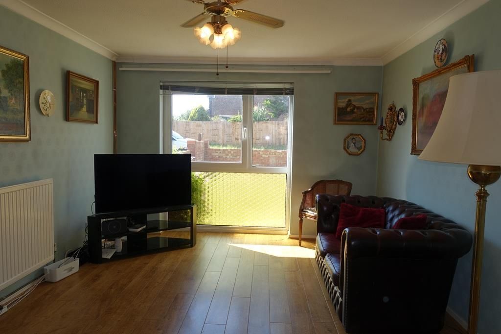 Property photo 2 of 34 Living Room