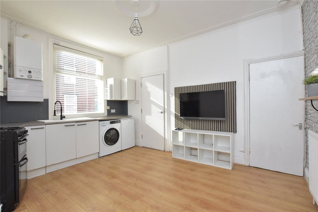 Property photo 2 of 12 Picture No. 16