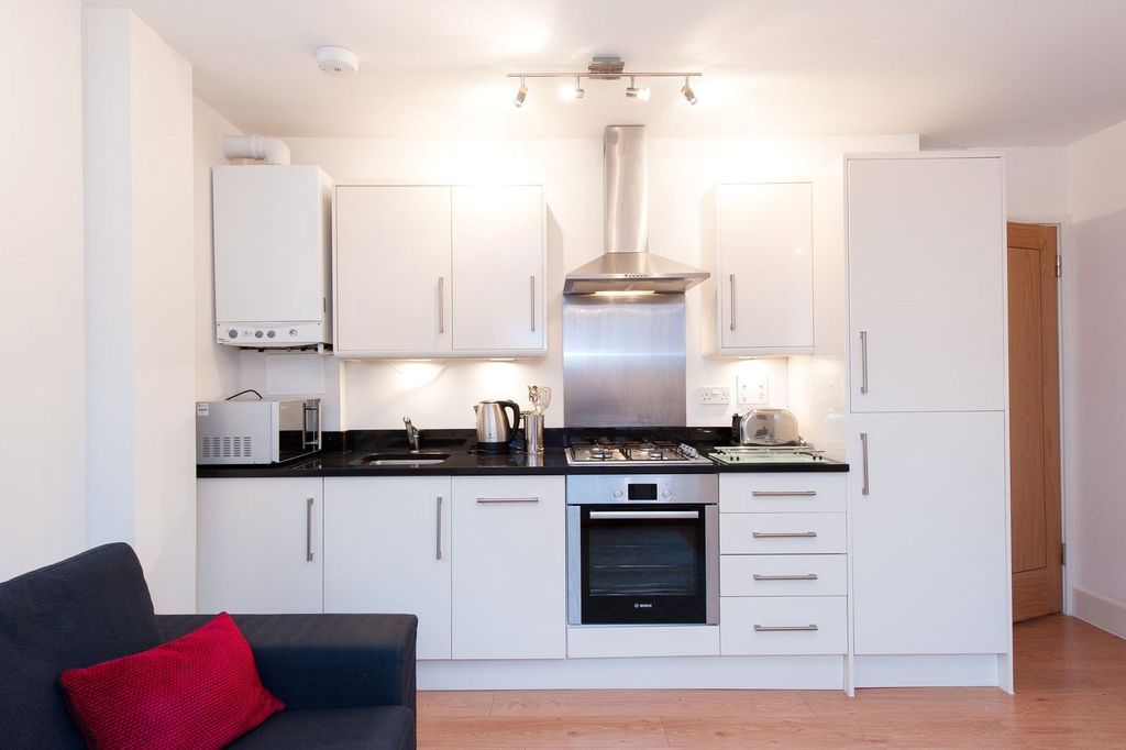 Property photo 2 of 10 Flat 6, 126-127 Whitechapel High Street 2