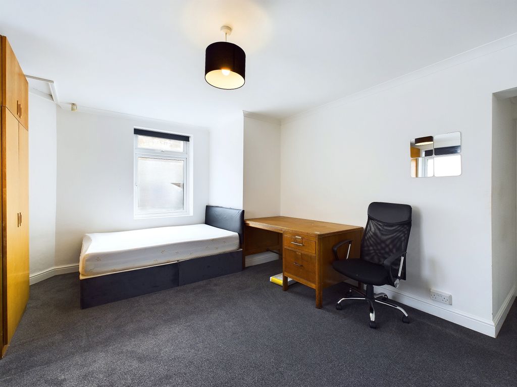 Property photo 2 of 13 B2 2