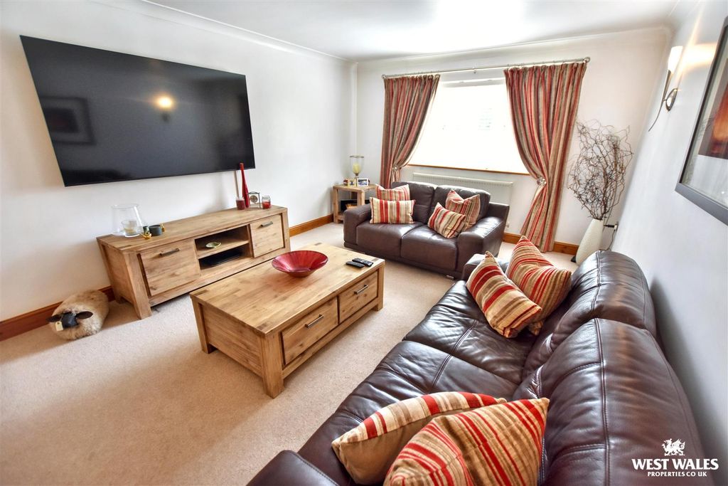 Property photo 2 of 28 12 (13).Jpg