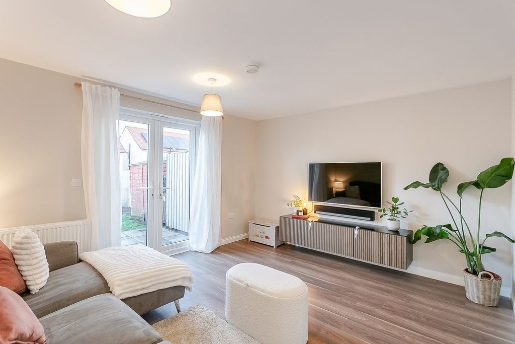 Property photo 2 of 27