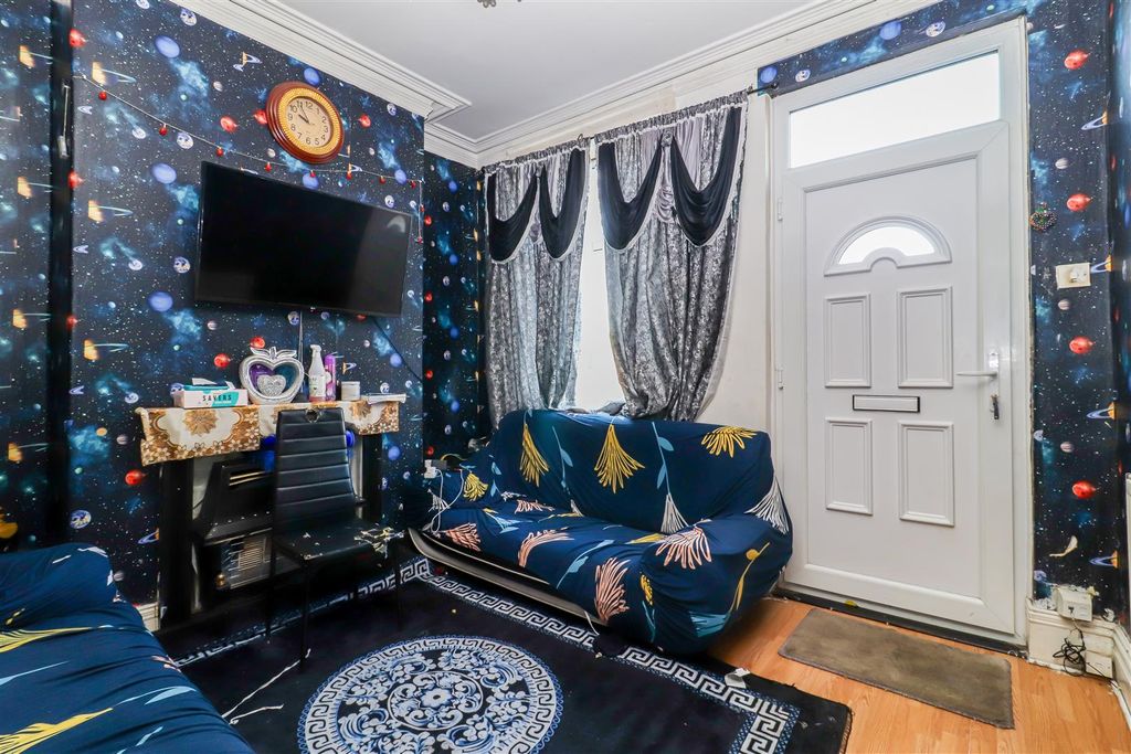 Property photo 2 of 6