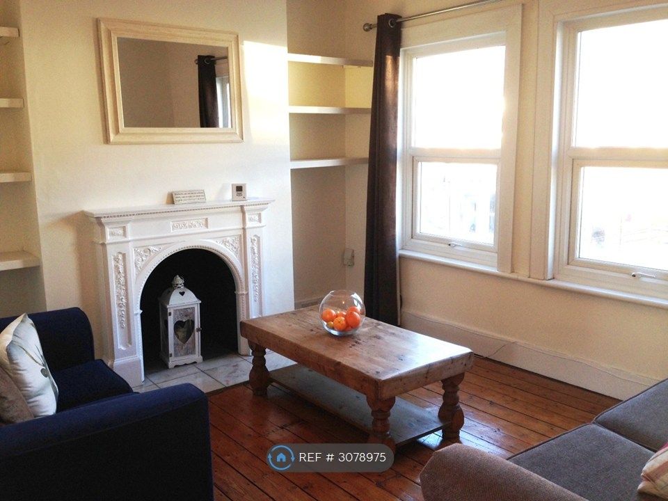 Property photo 1 of 10 Lounge