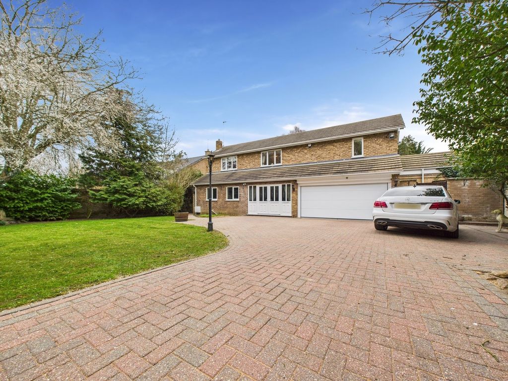 Property photo 1 of 32