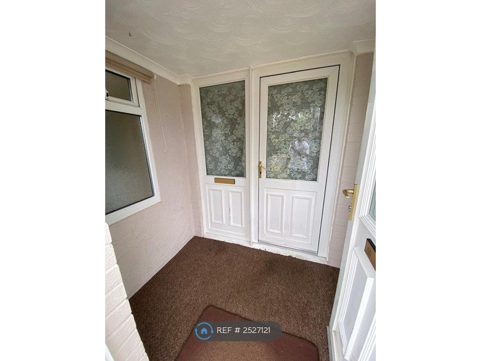 Property photo 3 of 28 Entry
