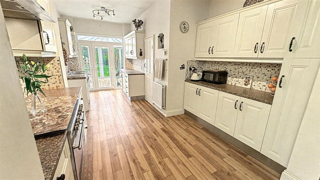 Property photo 3 of 26 Kitchen/Diner